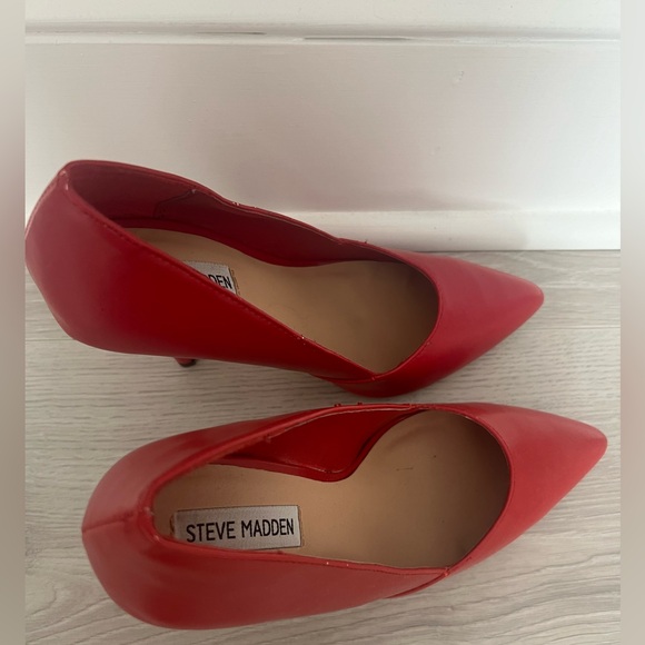 Steve Madden red stiletto pumps - Picture 5 of 5